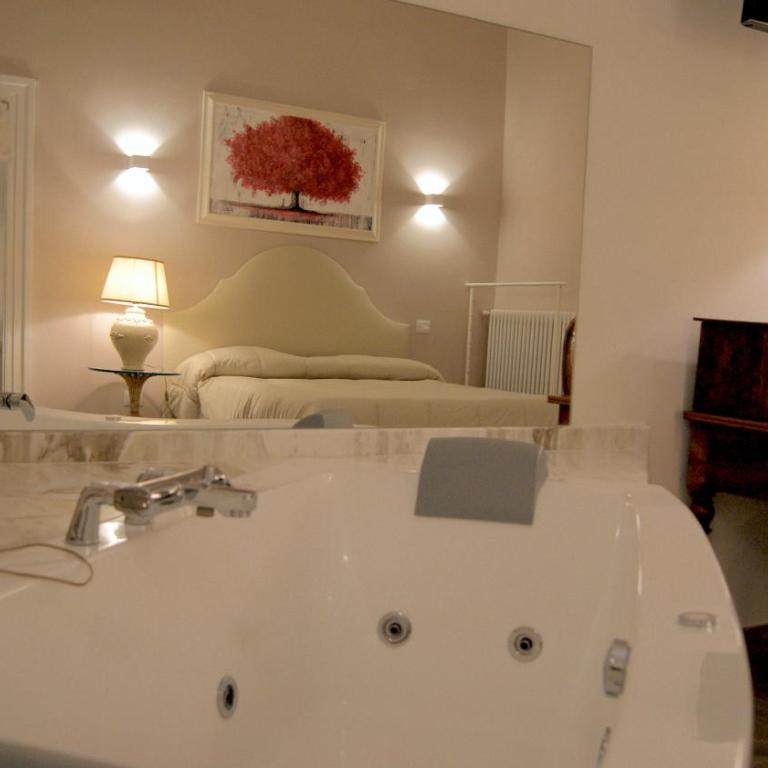 La Maison - King Room with Spa Bath - 15