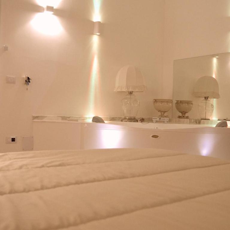 La Maison - King Room with Spa Bath - 16