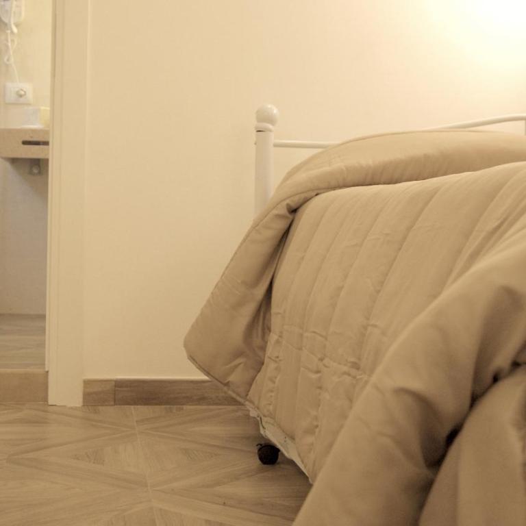La Maison - Single Room with Private Bathroom - 10