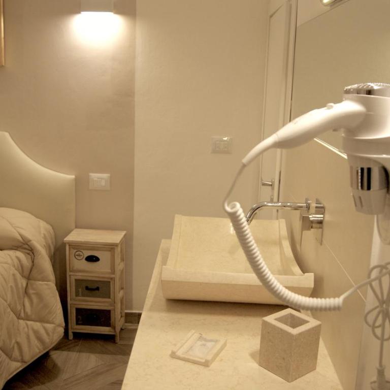 La Maison - Double Room with Private Bathroom - No Window - 17