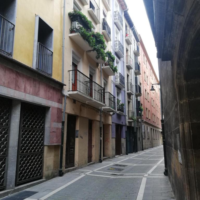 Calle Ansoleaga a 100 mts del Ayuntamiento - Apartment with Balcony - 3
