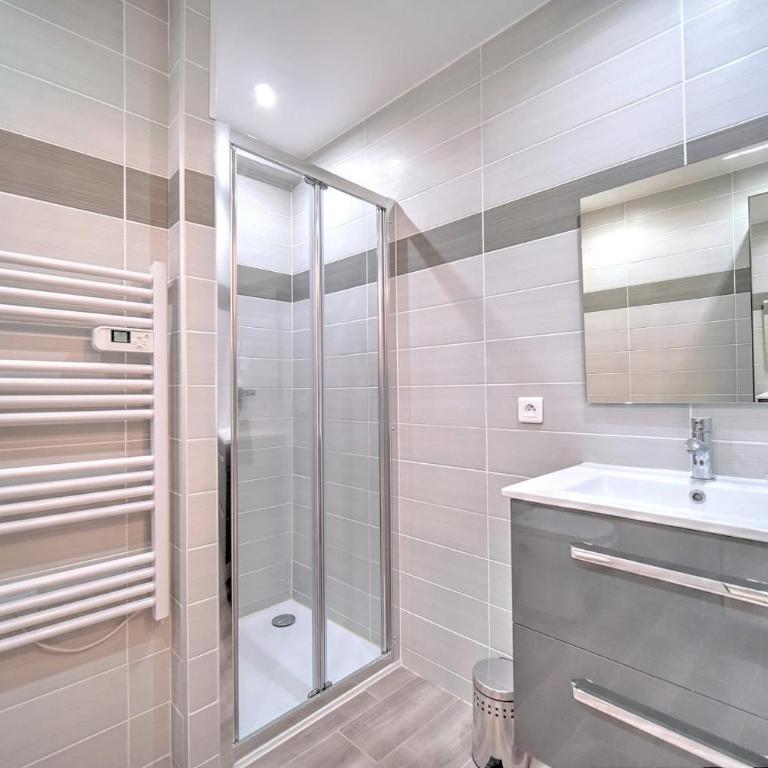 Cannes premium 3 BR 2 bath fully renovated heart of town by Olam Properties - Apartamento - 27