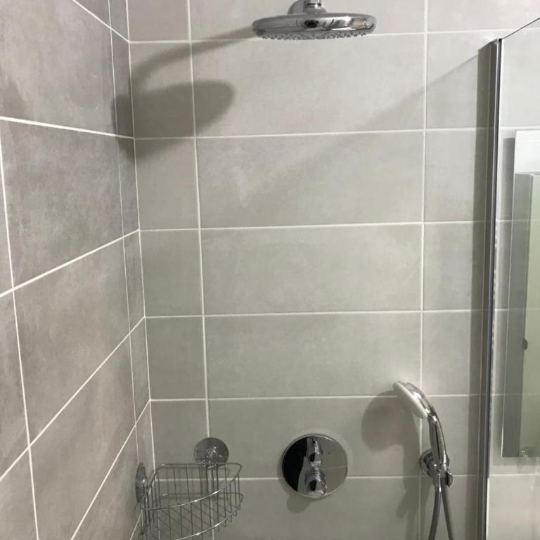 Appartement 3 pieces, refait a neuf, haut standing, piscine, mer a pieds - Appartement 2 Chambres - 25