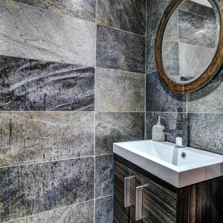 Chalet Tissières - Chambre Double ou Lits Jumeaux avec Salle de Bains Privative - 1