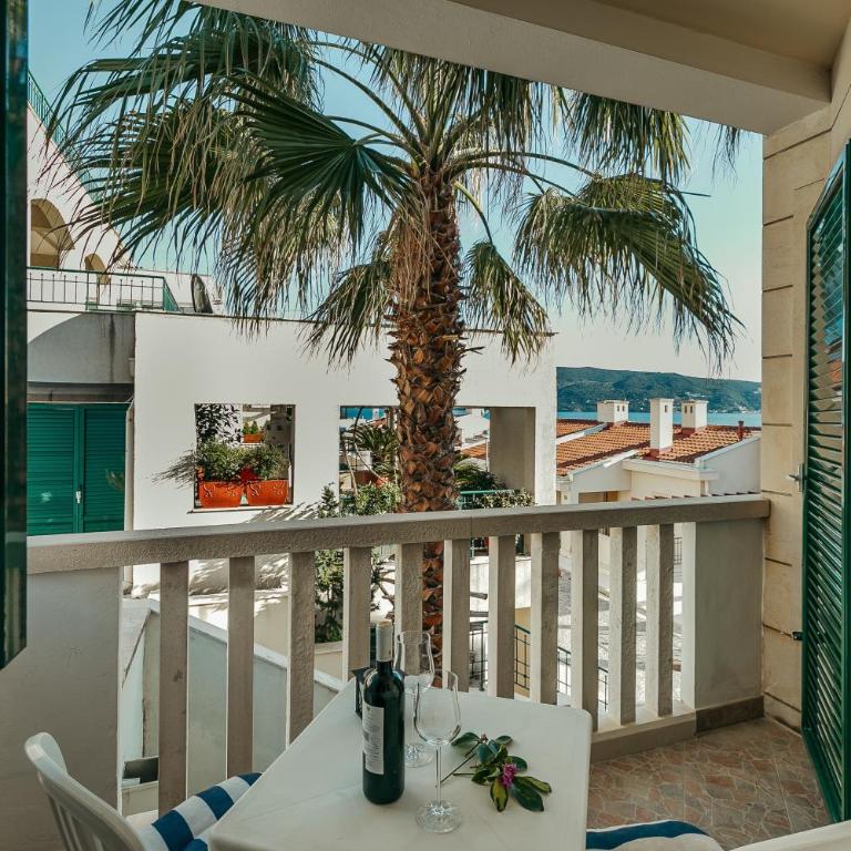 Palma Apartments - Studio with Balcony - 1