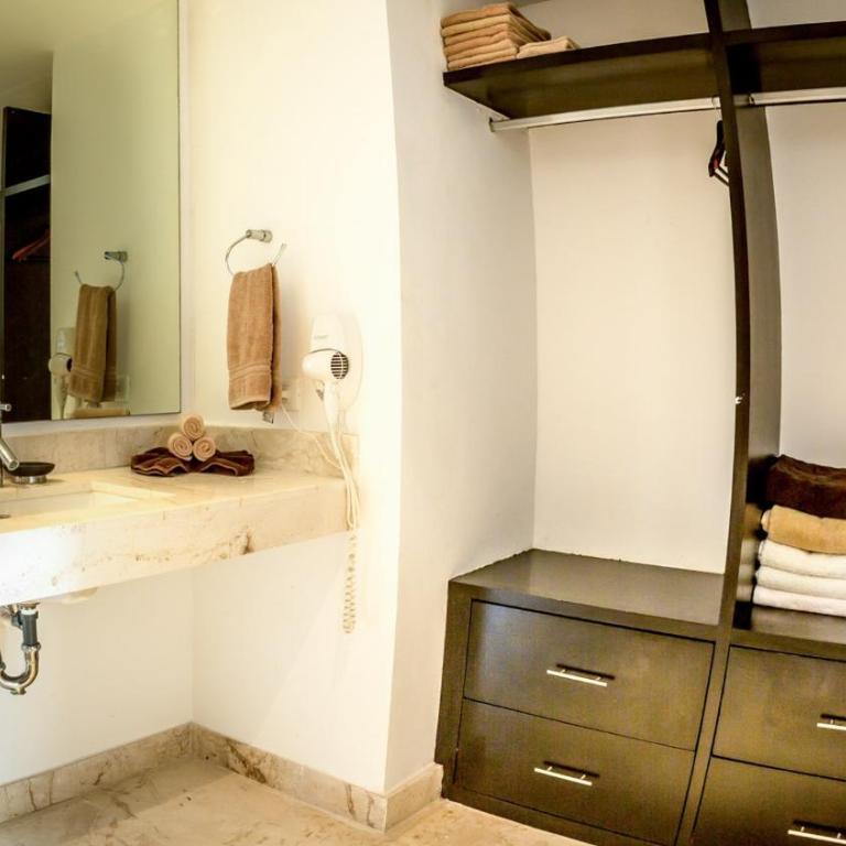 Elements Penthouse 5 condo - Three-Bedroom Apartment - 14