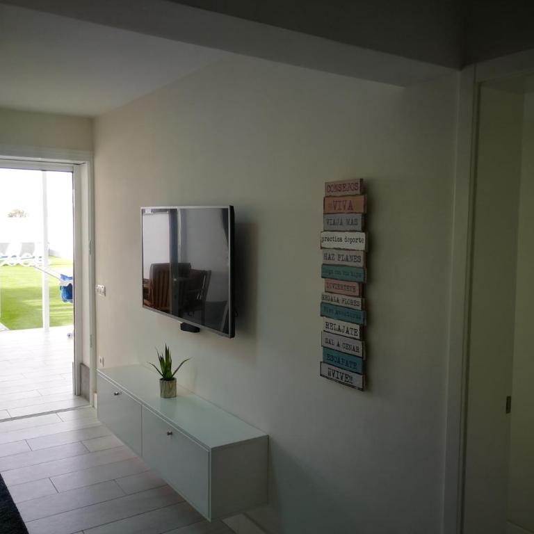 Cozy Luxury - Three-Bedroom House - 21