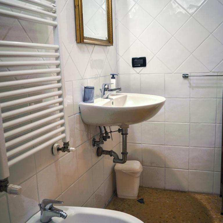 Bed And Breakfast Arcobaleno - Camera Matrimoniale/Doppia con Letti Singoli con Bagno Privato - 14