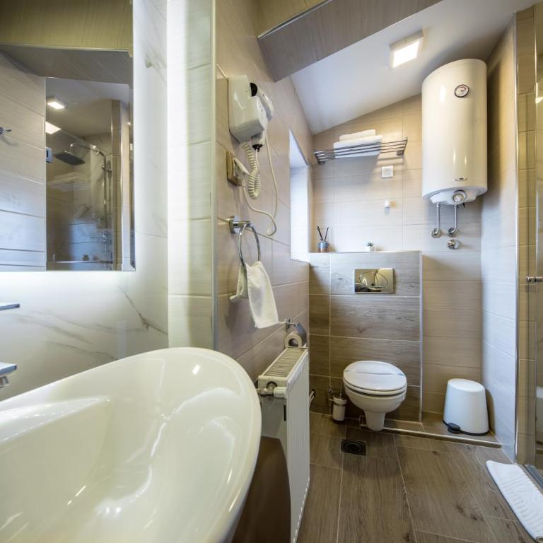 Garni Hotel President de Luxe - Standard Double or Twin Room with Balcony - 5