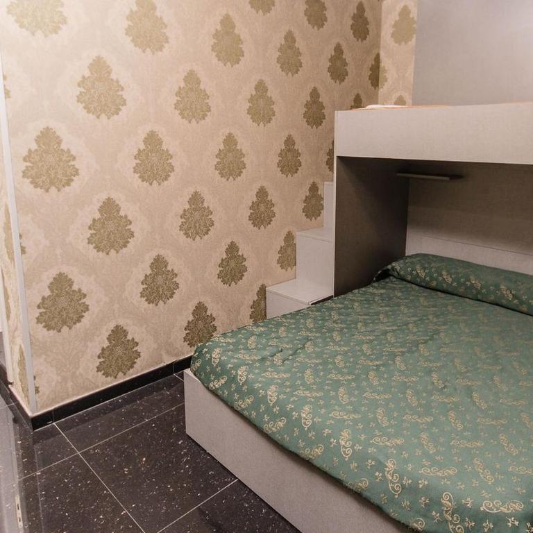 Hostel Beautiful - Camera Tripla con Bagno Privato - 1