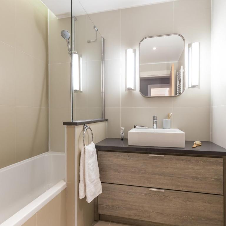 Résidence Pierre & Vacances Premium Presqu'Ile de la Touques - Appartement 3 Chambres avec Terrasse ou Balcon (8 Personnes) - Bâtiments de la Capitainerie - 3