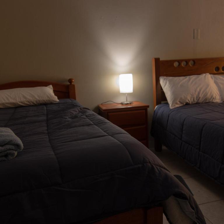 Hostal Roma - Habitación Doble con baño privado externo - 2 camas - 7