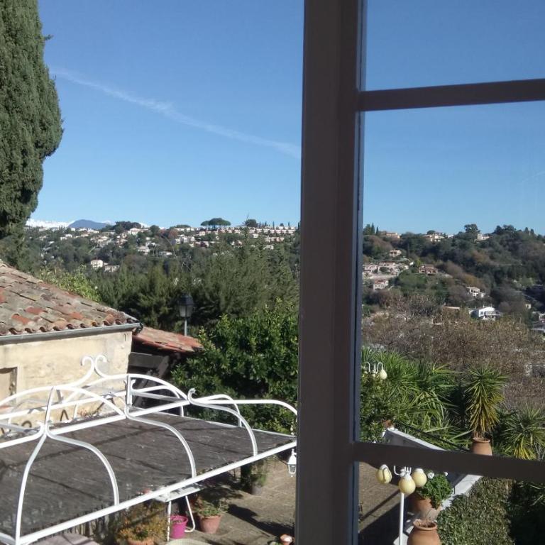 Chambres d'hôtes Les Terrasses du Soleil - Chambre Double ou Lits Jumeaux - Vue Partielle sur Mer - 5