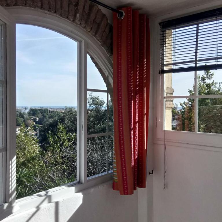 Chambres d'hôtes Les Terrasses du Soleil - Chambre Double ou Lits Jumeaux - Vue Partielle sur Mer - 4