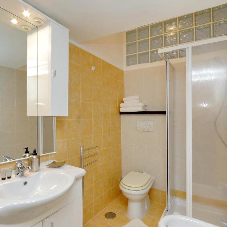 Elegant 3-Bed Apartment 10' Termini Wi-Fi AC - Appartamento con 3 Camere da Letto - 32