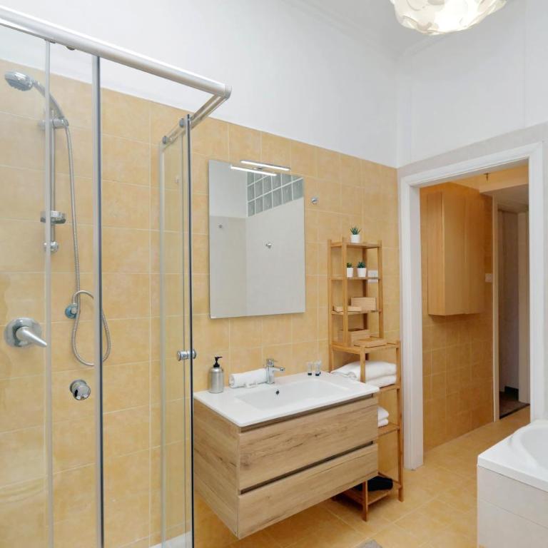 Elegant 3-Bed Apartment 10' Termini Wi-Fi AC - Appartamento con 3 Camere da Letto - 45