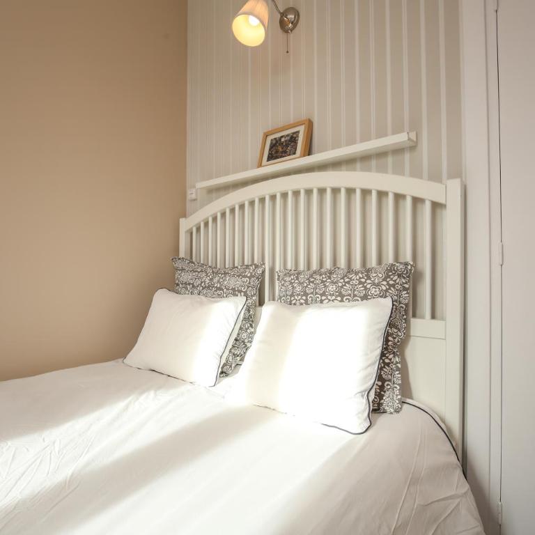 The Sants's balcony - Two-Bedroom Apartment - 8