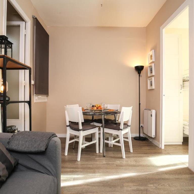 The Sants's balcony - Two-Bedroom Apartment - 20