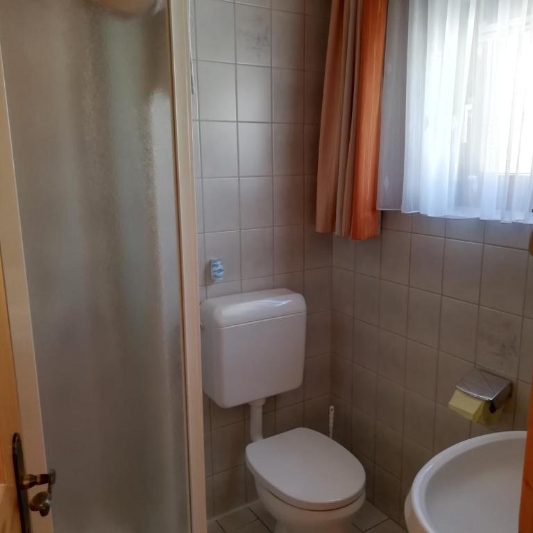 Haus Anneliese - Double room with garden view without cooking facilities - 7