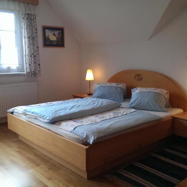 Biobauernhof Höllerbauer - Doppel-/Zweibettzimmer mit Balkon - 5