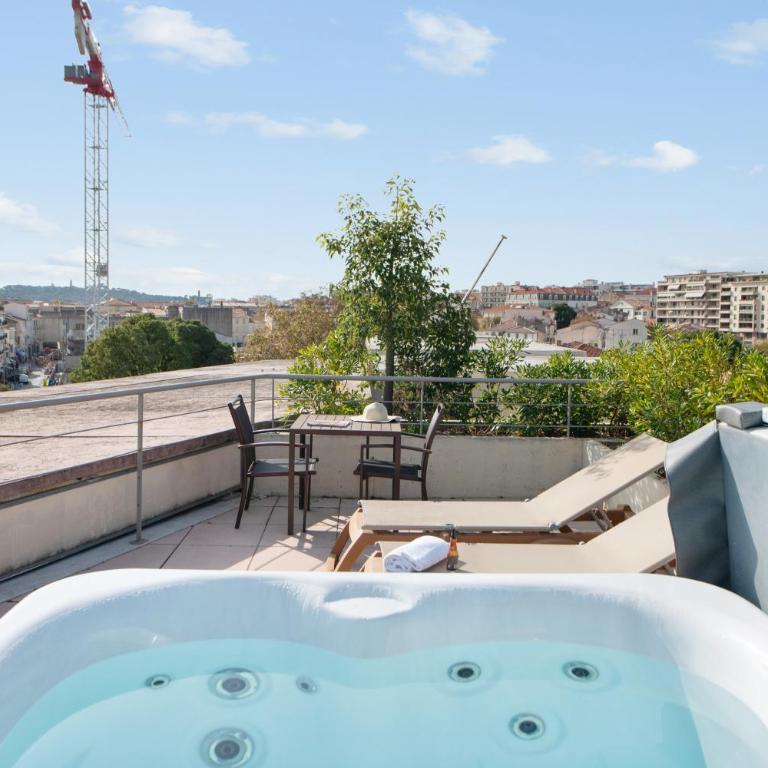 Résidence Pierre & Vacances Premium Port Prestige - Appartement 1 Chambre avec Baignoire Spa, Climatisation et Terrasse (4 Personnes) - Vue sur Port - 8