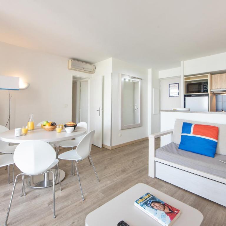 Résidence Pierre & Vacances Premium Port Prestige - Appartement 1 Chambre avec Baignoire Spa, Climatisation et Terrasse (6 Personnes) - Vue sur Port - 4