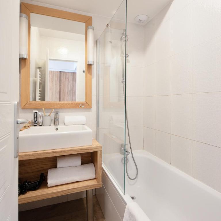 Résidence Pierre & Vacances Premium Port Prestige - Appartement 1 Chambre avec Baignoire Spa, Climatisation et Terrasse (4 Personnes) - Vue sur Port - 2