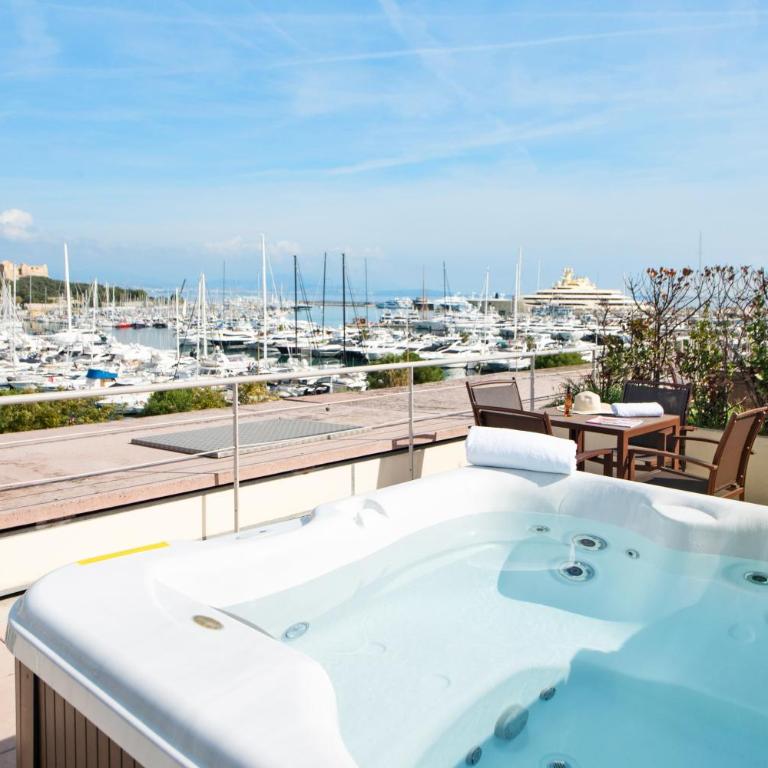 Résidence Pierre & Vacances Premium Port Prestige - Appartement 1 Chambre avec Baignoire Spa, Climatisation et Terrasse (6 Personnes) - Vue sur Port - 5