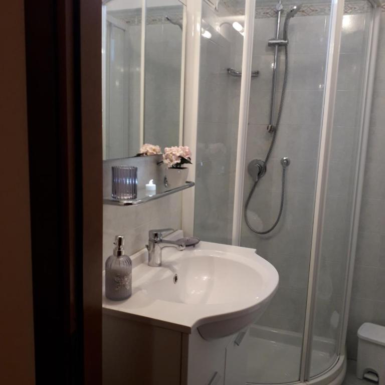 LA CASA DI TERRY Borgo Storico Centro Città - Casa con 2 Camere da Letto - 53