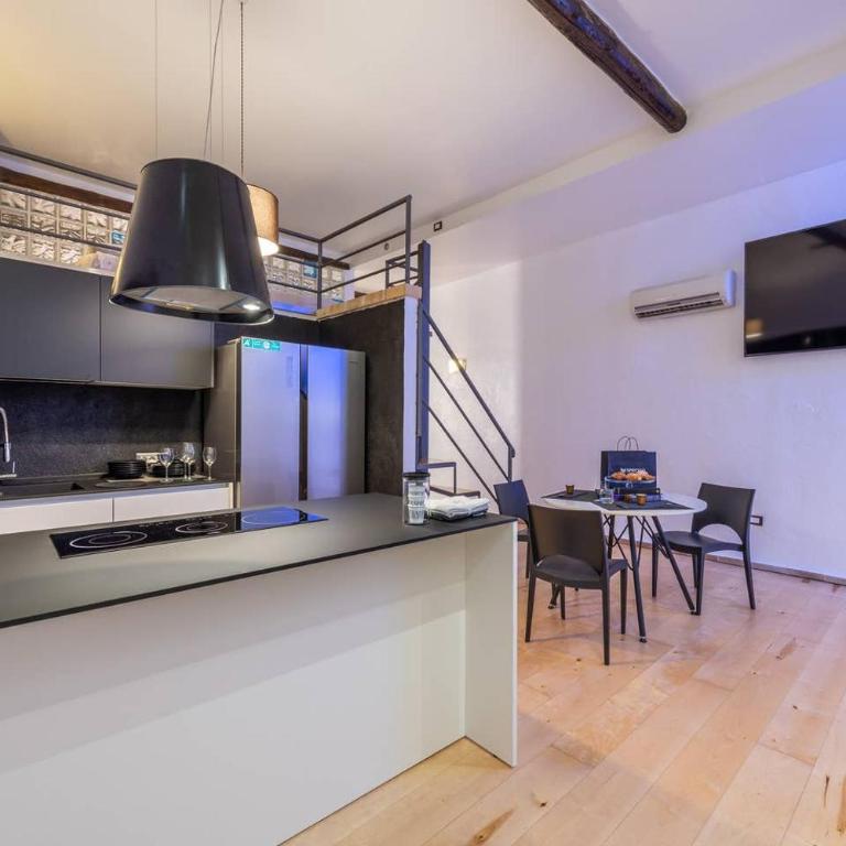 Leonida's Home 2 Open Space - Two-Bedroom Apartment - 9