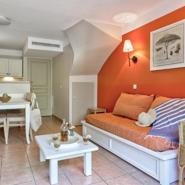 Résidence Pierre & Vacances le Hameau de la Pinède - Standard Two-Bedroom Duplex House with Air Conditioning and Terrace (6 People) - 5