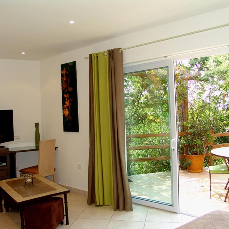 Private Hôtel - Adults Only - Chambre Double Confort avec Baignoire Spa et Vue sur Jardin - 1
