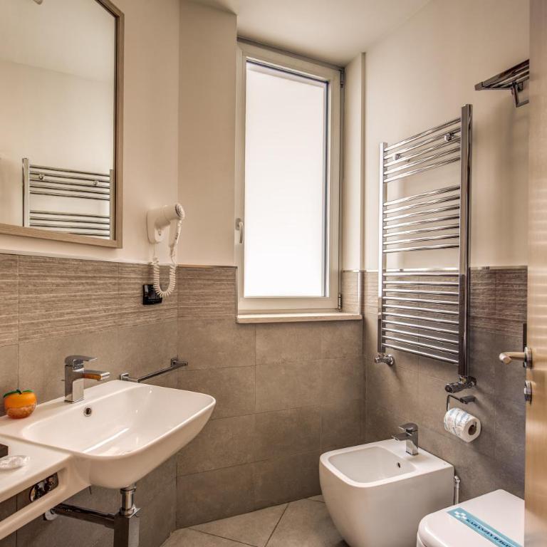 Ginevra Palace Hotel - Camera Tripla Standard - 3