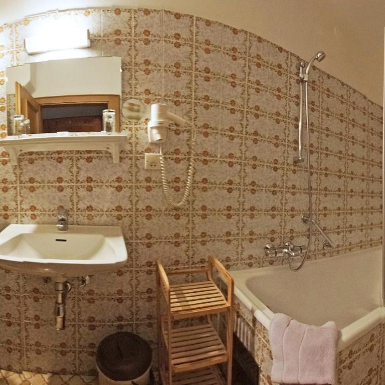 Gasthof Zacherlbräu - Vierbettzimmer mit Bergblick - 3