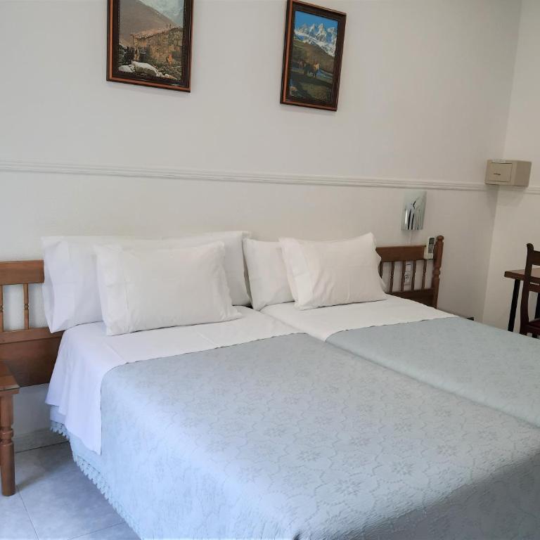 Hostal Dulcinea - Twin Room - 10