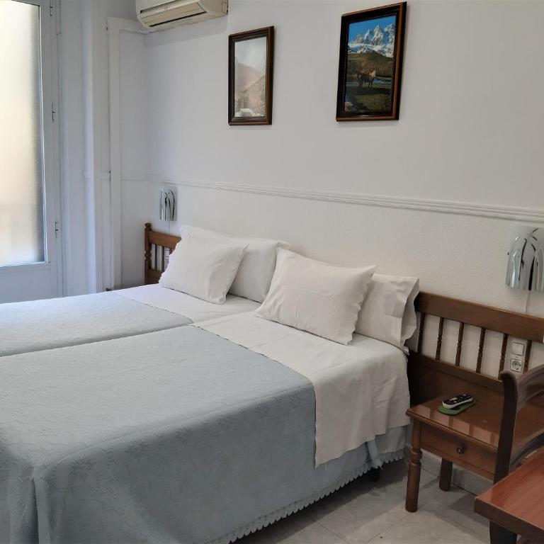 Hostal Dulcinea - Twin Room - 9