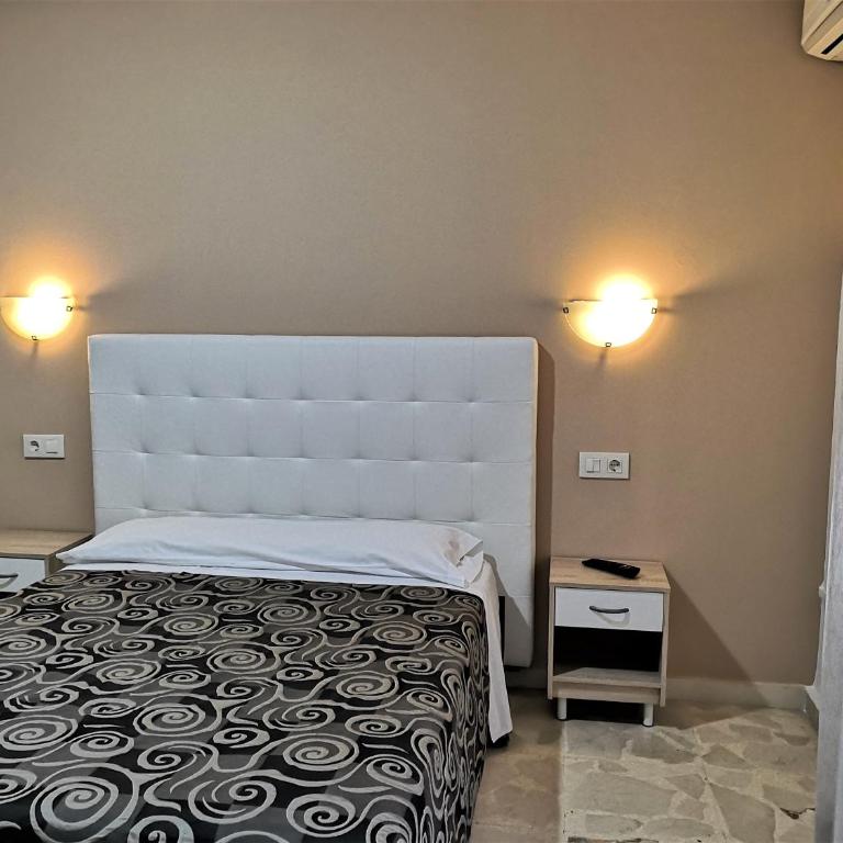 Hostal Madrid I - Double Room - Interior - 9