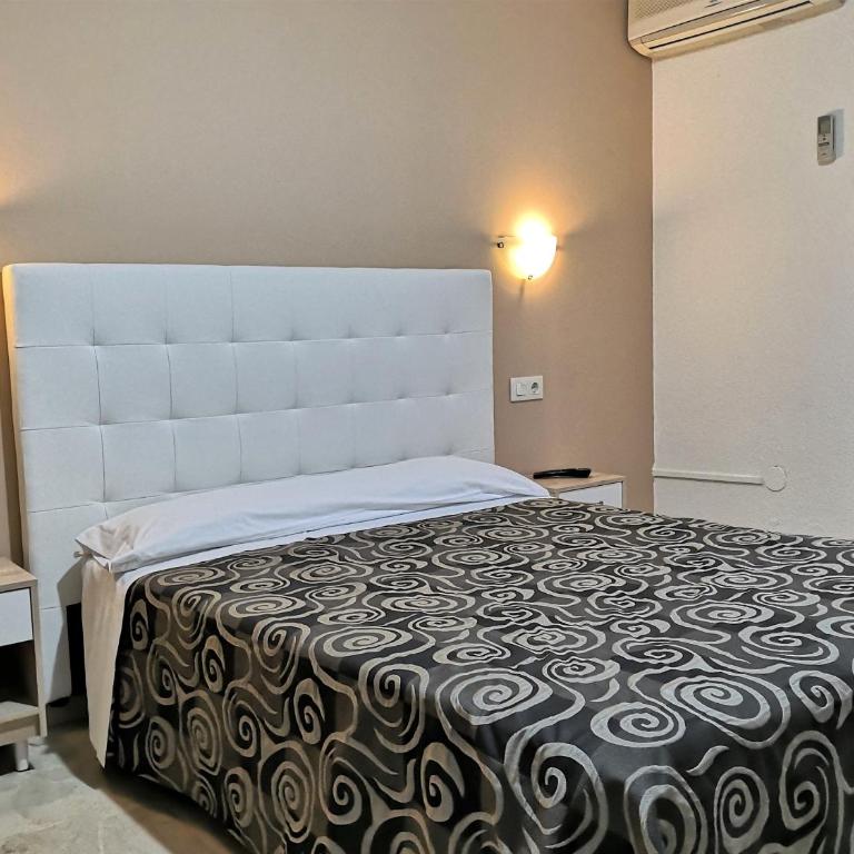 Hostal Madrid I - Double Room - Interior - 10