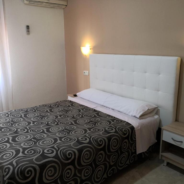Hostal Madrid I - Double Room - Interior - 5