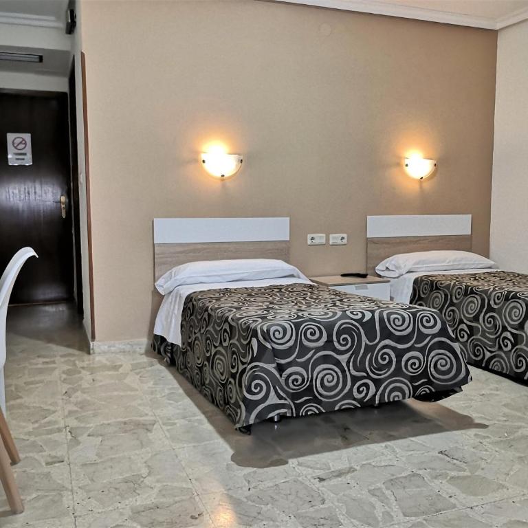 Hostal Madrid I - Twin Room - Exterior - 5