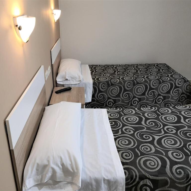 Hostal Madrid I - Twin Room - Exterior - 7