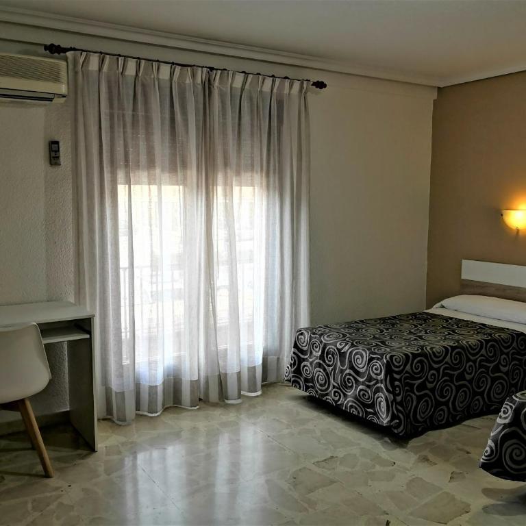 Hostal Madrid I - Twin Room - Exterior - 3
