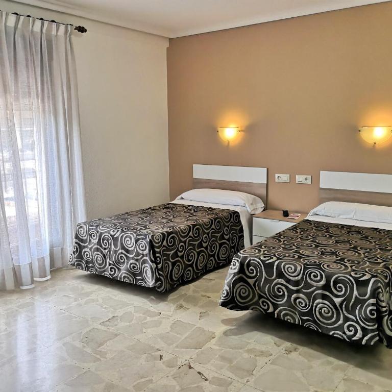 Hostal Madrid I - Twin Room - Exterior - 1