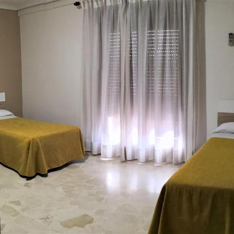 Hostal Madrid I - Triple Room - Exterior - 4