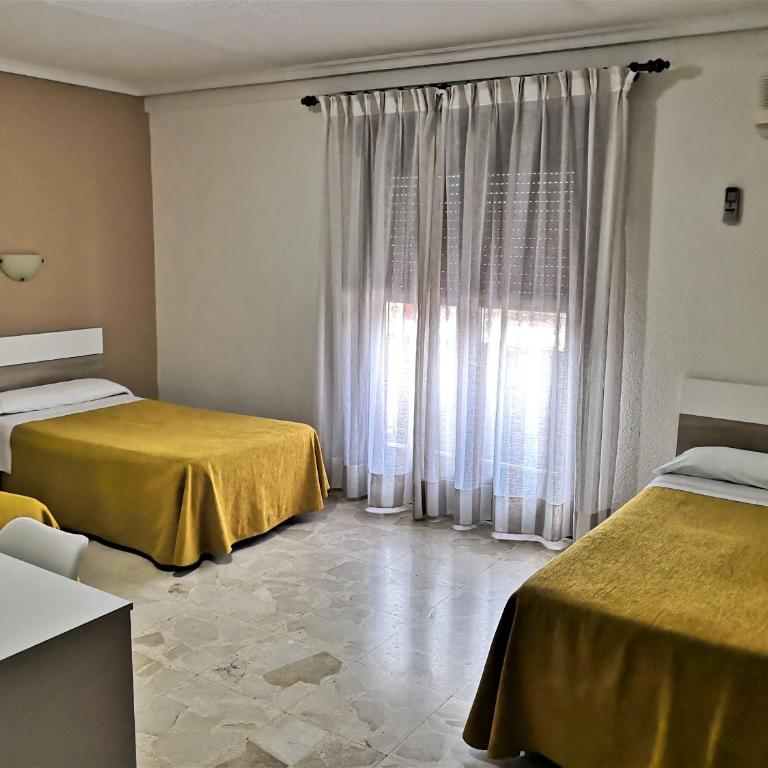 Hostal Madrid I - Triple Room - Exterior - 6
