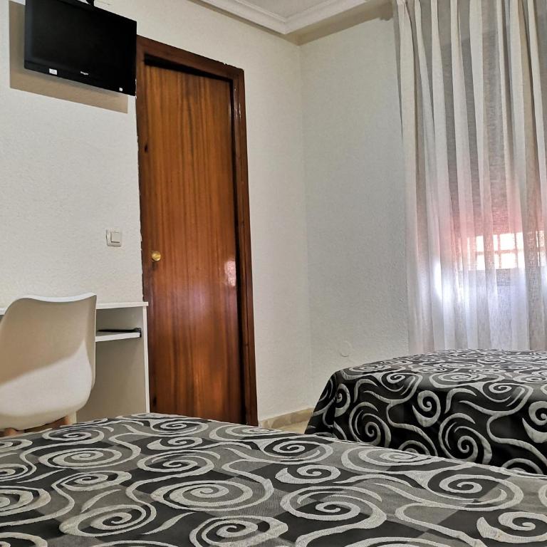 Hostal Madrid I - Twin Room - Interior - 1