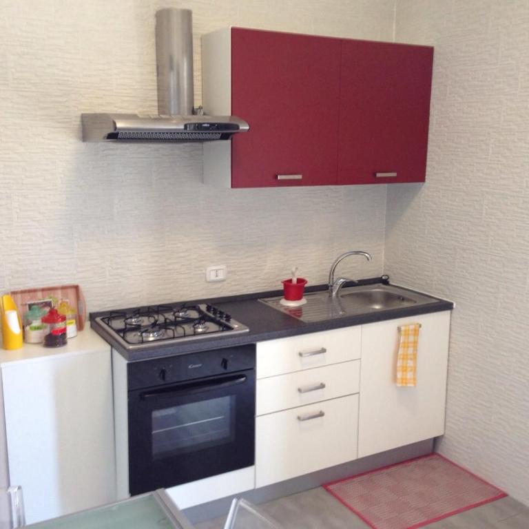 "SUPER" a Torre Lapillo al primo piano a 50 dal centro a 150 mt dalla spiaggia , disponibile NAVETTA per l'aereoporto GRATUITA - Appartamento - Piano Terra - 11