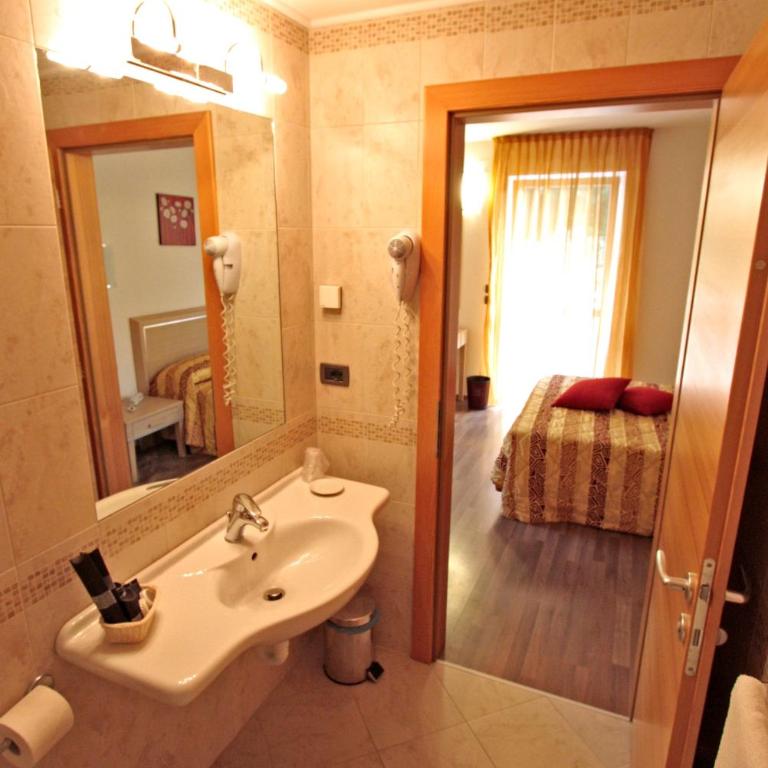 Nature Bio Hotel Elite - Camera Tripla Comfort - 2