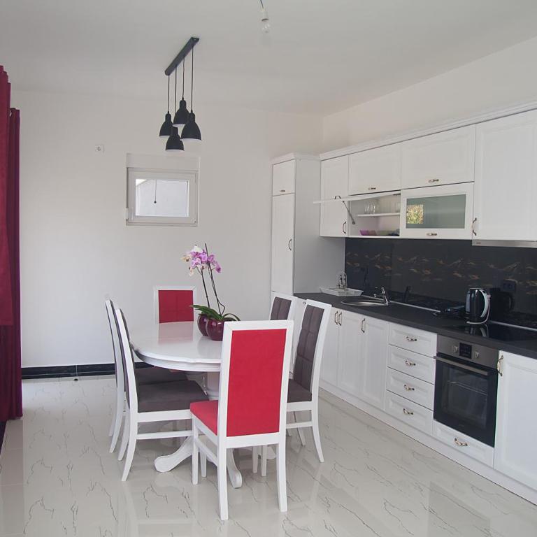 Vila Uma - Three-Bedroom Apartment - 32