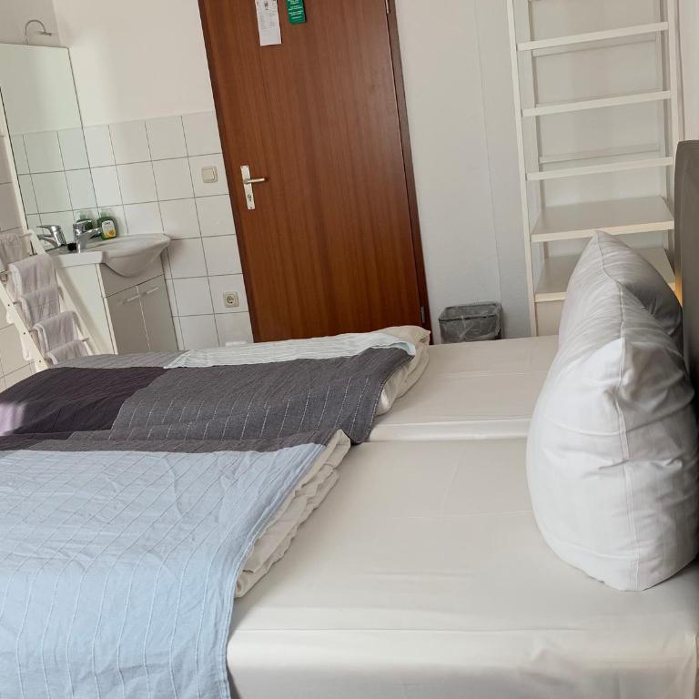 Pension Belo Sono München - Chambre Lits Jumeaux Économique avec Salle de Bains Commune - 2
